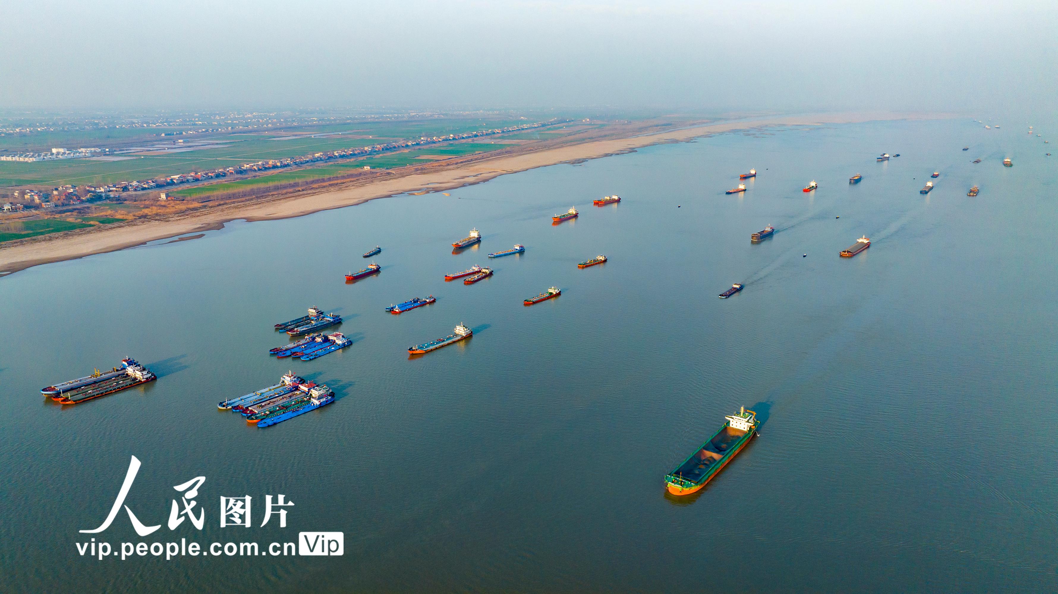 多措并举全力保障长江干线民生,重点物资运输,加快沿江航运企业复工复